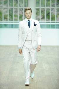 Hackett London, home of quintessential British style. Range of luxury men's clothing, designer tailoring and accessories